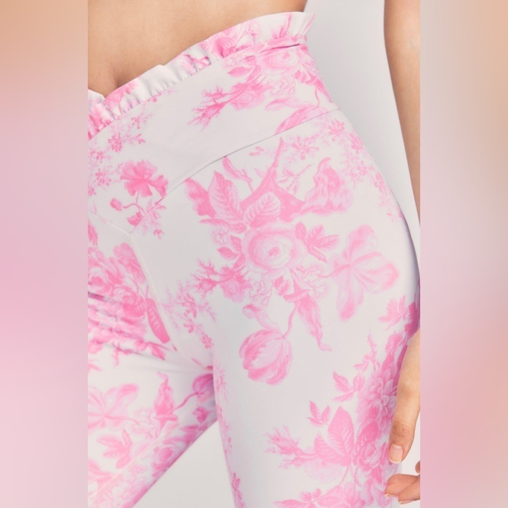 LoveShackFancy x Beach Riot Dana Leggings NWT size M - Picture 6 of 6